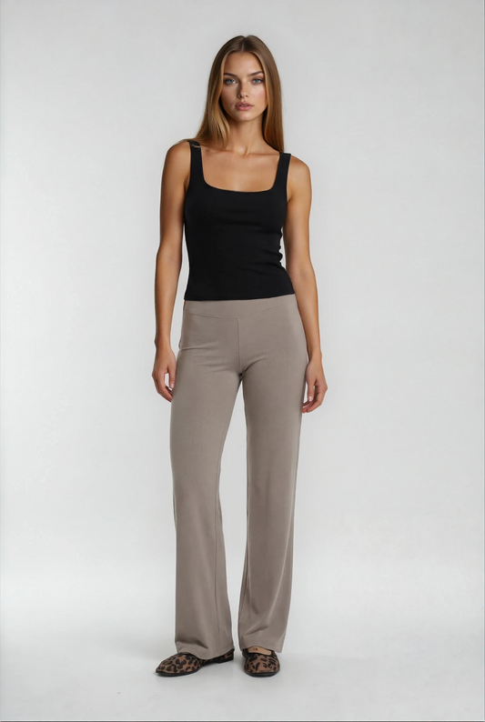 Ultra-Soft Straight-Leg Yoga Trousers – Beige